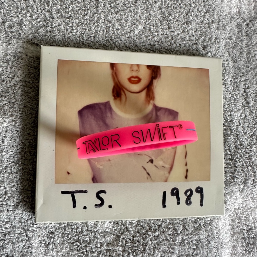 Taylor Swift 1989 Rubber Tour Bracelet